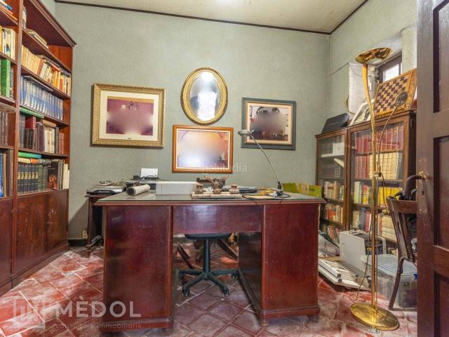 Casa en venta en Sarral. Se Vende Edificio Histórico con Bodega y Vivienda Sarral, Tarragona. Casas.