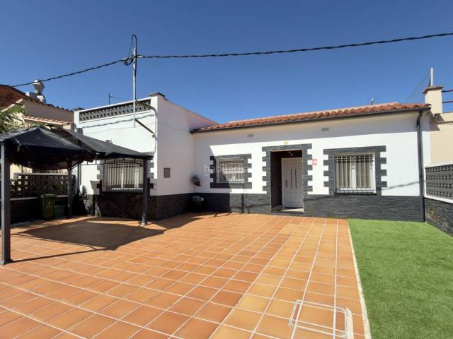 Casa en venta en Sarrià de Ter. CASA EN PLANTA BAJA EN SARRIA DE TER. Casas Sarrià de.