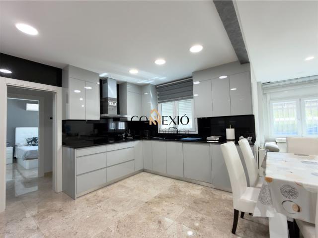 Casa en venta en Sarrià de Ter. Casa independiente en planta baja con exterior cerca de Girona. Casas Sarrià de.