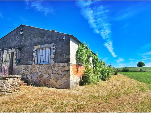 Casa en venta en Sarria. Finca de 9.300 m² con vistas libres a 3 minutos de Sarria e a 100m do Camiño de Santiago. Casas.