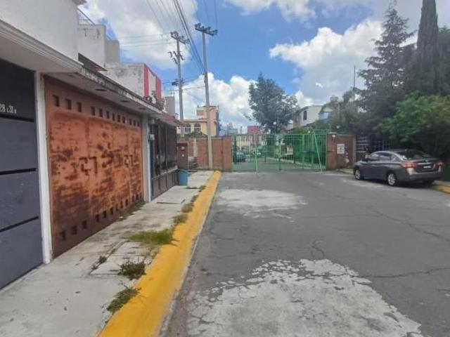 Casa en Venta en Sauces IV Toluca con 3 Recámaras, 2 Baños