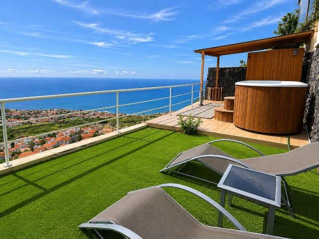 Casa en venta en Sauzal El. Tenerife Exclusiva Villa de Lujo con Spa, Zona de Entretenimiento y Espectaculares Vistas al Mar y al Teide en El Sauzal. Casas Sauzal.