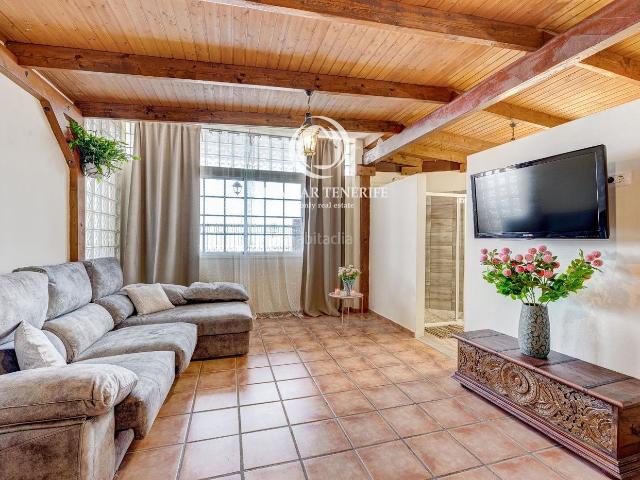 Casa en venta en Sauzal El. Villa con vistas panorámicas y piscina privada. Casas Sauzal.