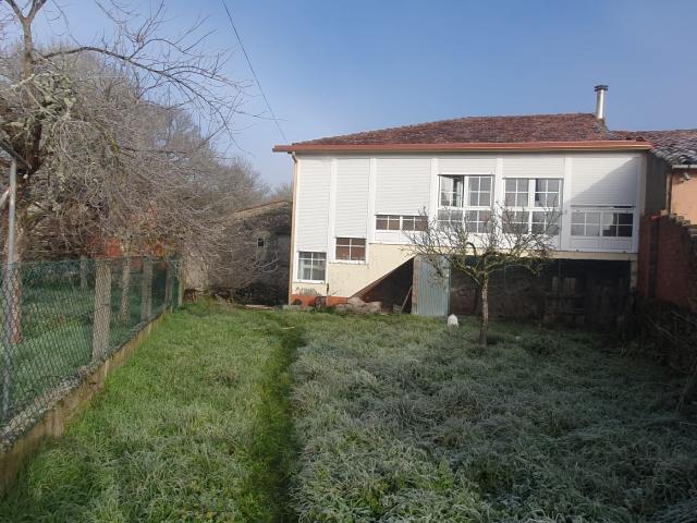 Casa en venta en Saviñao O. Inmobiliaria Fincas Saviñao vende casa rural para entrar a vivir. Casas Saviñao.