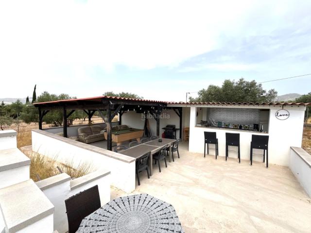 Casa en venta en Sax. Cuando vendí esta propiedad a sus actuales propietarios, me alegré muchísimo por ellos. Yo tengo una vivienda muy cerca y siempre. Casas.