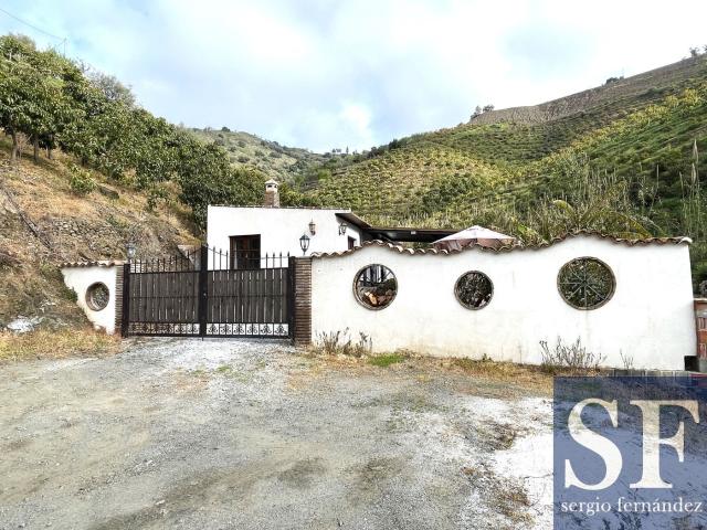 Casa en venta en Sayalonga. Casas.