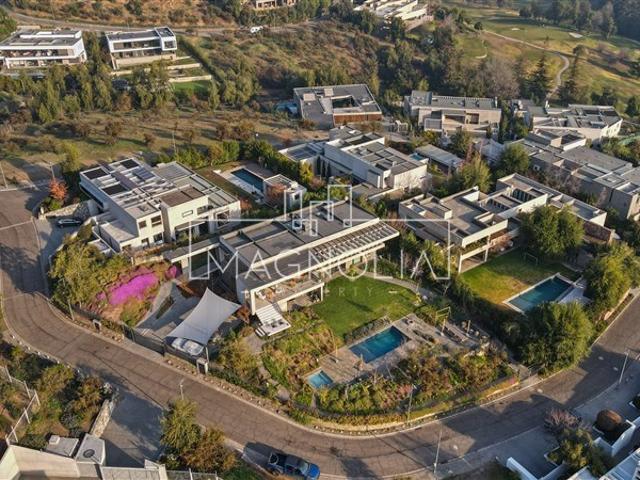 Casa en Venta en Sendero Las Lomas, Valle Escondido