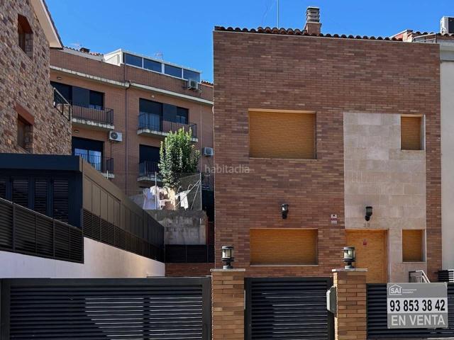 Casa en venta en Sentmenat. CASA CON ASCENSOR PRIVADO. Casas.
