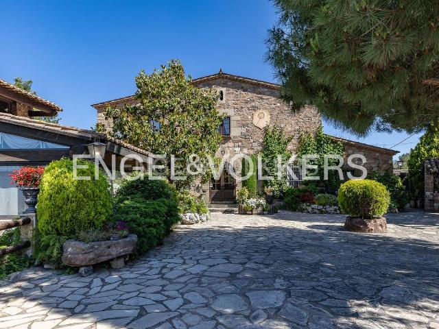 Casa adosada en venta en Sentmenat. ESPECTACULAR MASIA CATALANA EN SENTMENAT. Casas adosadas.