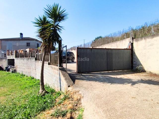 Casa en venta en Sentmenat. Finca con casa de dos plantas, terreno llano y polivalente. Encanto rural y vistas increíbles! A 5 minutos de Sentmenat y Caldes. Casas.