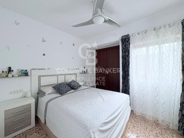 Casa en venta en Serra. Casa con dos viviendas independientes y garaje en Serra. Casas.