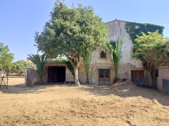 Casa en venta en Serra de Daró. Gran masía del siglo XVIII para construir 4 propiedades. Casas Serra de.