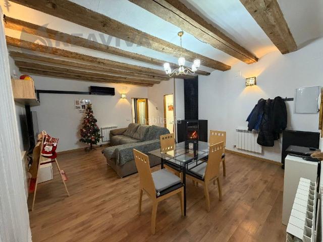 Casa en venta en Seu d´Urgell La. Casa totalmente reformada con garaje y terraza con barbacoa en el centro de La Seu dUrgell. Casas Seu d´Urgell.