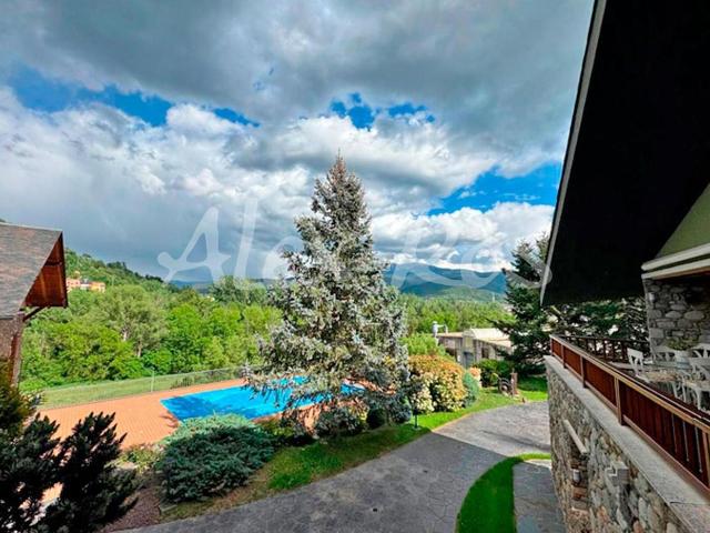 Casa en venta en Seu d´Urgell La. Propiedad única con piscina, capilla y vistas al Cadí La Seu dUrgell. Casas Seu d´Urgell.
