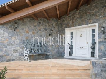 Casa en venta en Seva. Casa con piscina interior y amplias zonas de vida en Seva. Casas.