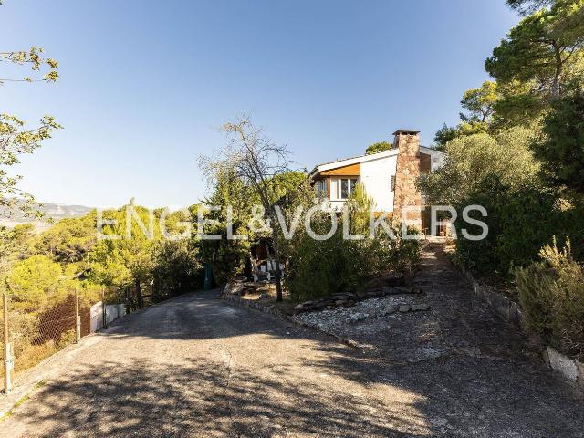 Casa en venta en Seva. Casa con vistas excepcionales en un entorno tranquilo. Casas.