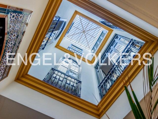 Casa en venta en Sevilla, Alfalfa Santa Cruz. Casa regionalista de principios del XX con vistas a la Giralda en el barrio de Santa Cruz. Casas.
