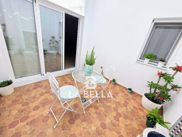 Casa en venta en Sevilla, Bellavista. Espectacular casa de 3 plantas + patio y azotea, con ascensor privado. Casas.