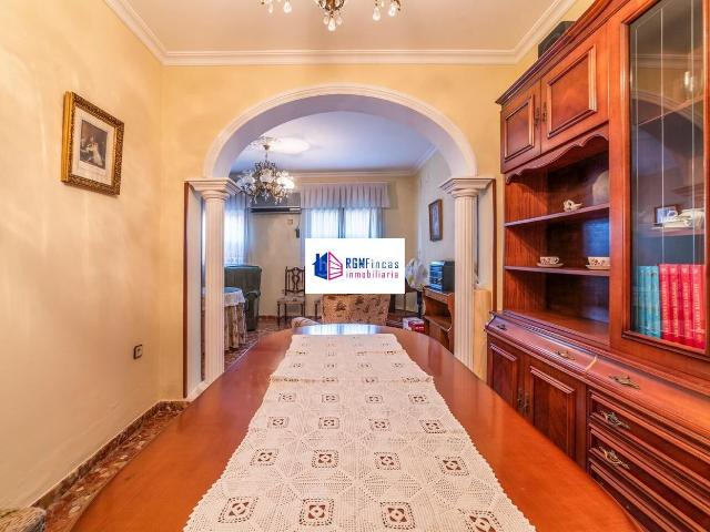 Casa en venta en Sevilla, Bellavista. GRAN CASA CON DOS VIVIENDAS INDEPENDIENTES, AMPLIO PATIO Y AZOTEA UNA OPORTUNIDAD ÚNICA PARA FAMILIAS O INVERSORES. Casas.