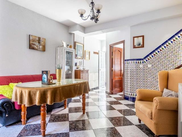 Casa en venta en Sevilla, Bellavista. SE VENDE CASA 118 M2 5 HABITACIONES, 2 BAÑOS CON PATIO Y SOLARIUM DE 29 M2. Casas.