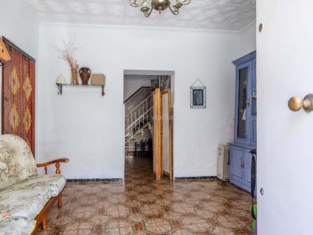Casa en venta en Sevilla, Bellavista. SE VENDE CASA 121 M2 3 HABITACIONES, UN BAÑO, 2 SALONES, CON PATIO Y SOLARIUM CON TRASTERO. Casas.