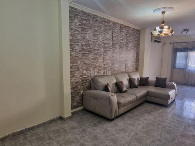 Casa en venta en Sevilla, El Cerro. CASA ADOSADA CON PATIO Y AZOTEA PRIVADA. Casas.