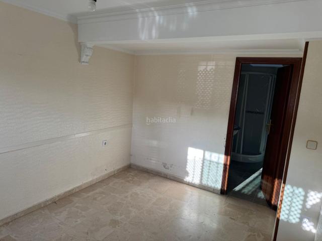 Casa en venta en Sevilla, Juan XXIII Rochelambert. Casa de 94 m con 4 dormitorios y trastero en Barriada Juan XXIII. Casas.