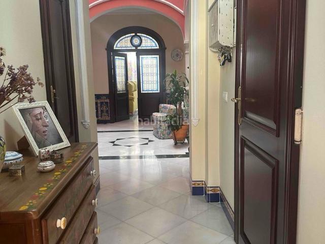 Casa en venta en Sevilla, La Buhaira. EXCLUSIVA CASA DE DISEÑO EN GRAN PLAZA, REFORMADA, GARAJE PARA DOS COCHES Y PLACAS SOLARES. Casas.