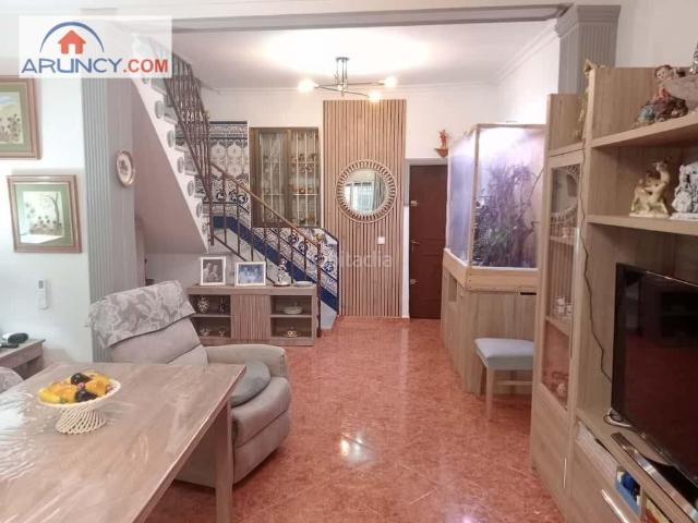 Casa en venta en Sevilla, La Plata. Bonita casa en el barrio de la plata, en la calle Fray Luis de León !. Casas.