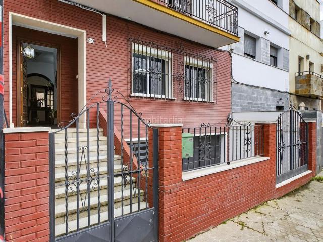 Casa en venta en Sevilla, San Pablo. Amplia Casa en Venta en Luis Montoto Santa Justa, Sevilla. Casas.