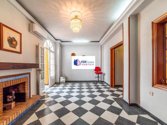 Casa en venta en Sevilla, San Pablo. CASA DE 4 DORMITORIOS CON SOTANO EN HUERTA DE SANTA TERESA. Casas.