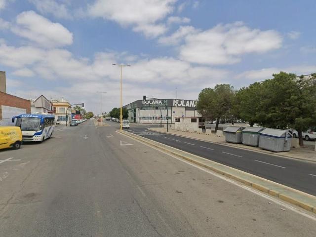 Casa en venta en Sevilla, Palmete. Venta de casa adosada en CDR sin posesión no visitable en Sevilla. Casas.