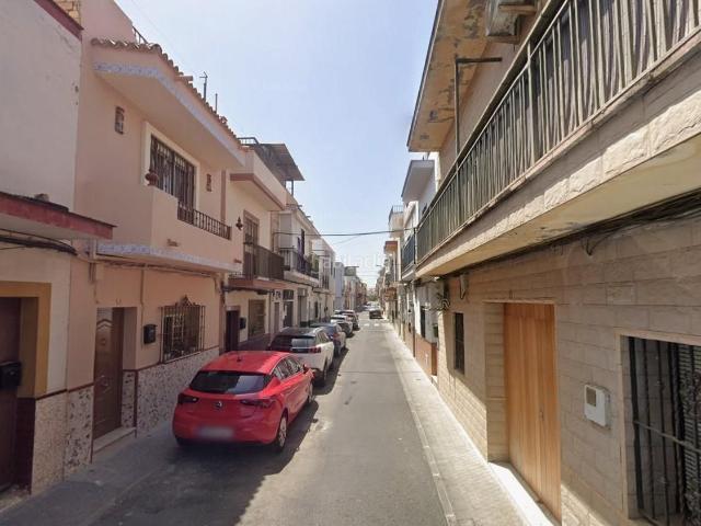 Casa en venta en Sevilla, Palmete. Venta de casa adosada en CDR sin posesión no visitable en Sevilla. Casas.