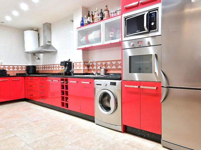Casa en venta en Sevilla, Palmete. Casa en venta de RENTA LIBRE de dos dormitorios en Padre Pío. Casas.