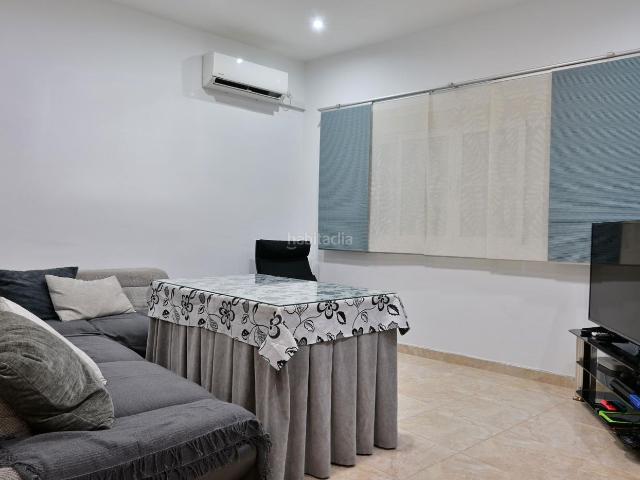 Casa en venta en Sevilla, Palmete. Casa en venta de RENTA LIBRE de dos dormitorios en Padre Pío. Casas.