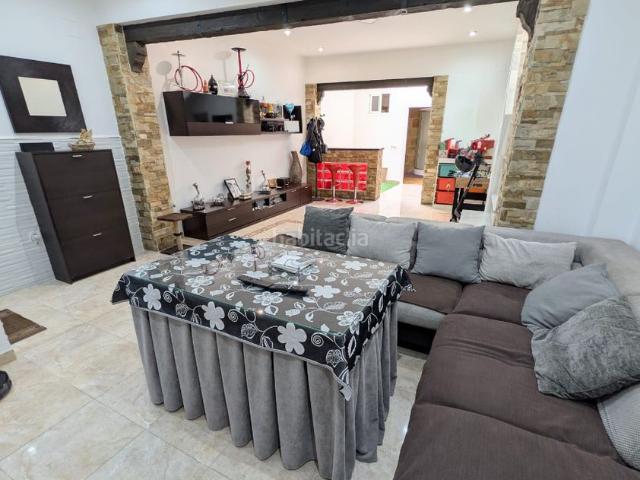 Casa en venta en Sevilla, Palmete. Espectacular vivienda completamente reformada con excelentes calidades, lista para entrar a vivir y disfrutar desde el primer día. Casas.