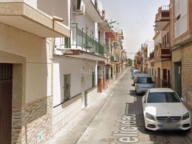 Casa en venta en Sevilla, Palmete. SOLO INVERSORES. SE VENDE VIVIENDA CON OCUPACIÓN ILEGAL. NO ADMITE VISITAS. Casas.