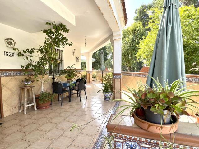 Casa en venta en Sevilla, Parque Alcosa. Casa en venta en Sevilla Este, 7 dormitorios. Casas.