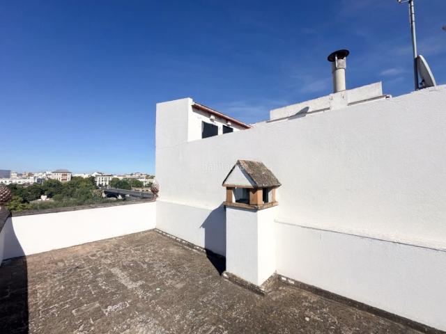 Casa en venta en Sevilla, Triana Casco Antiguo. Inversión en Triana Casa Local Comercial a 2 min de Plaza del Altozano. Casas.