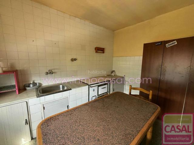 Casa en venta en Siero, Carbayin Lieres Valdesoto. Se vende casa en Laviana cocina, salita, dos dormitorios y baño. Terraza, terreno y garaje. Para reformar. Casas.