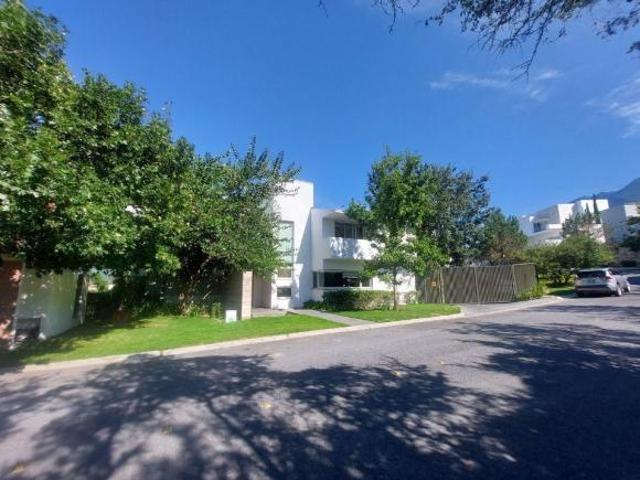 Casa en Venta en Sierra Alta Primer Sector