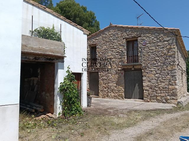 Casa en venta en Sierra Engarcerán. Magnifica Masia Ubicada en plena naturaleza en Sierra Engarceran con terreno rustico de 14.439m2 Dispone Luz y Agua. Casas Sierra.