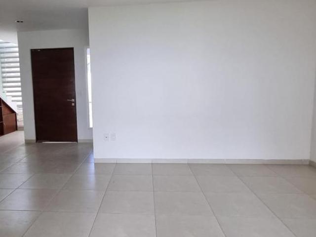 Casa en venta en Sierra Nogal | 3 recámaras con baño, jardín y terraza