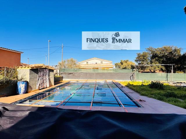 Casa en venta en Sils. Precioso Chalet independiente con piscina. Casas.