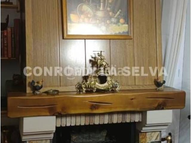 Casa en venta en Sils. PRECIOSA CASA CON PISCINATERRENO PLANO. Casas.