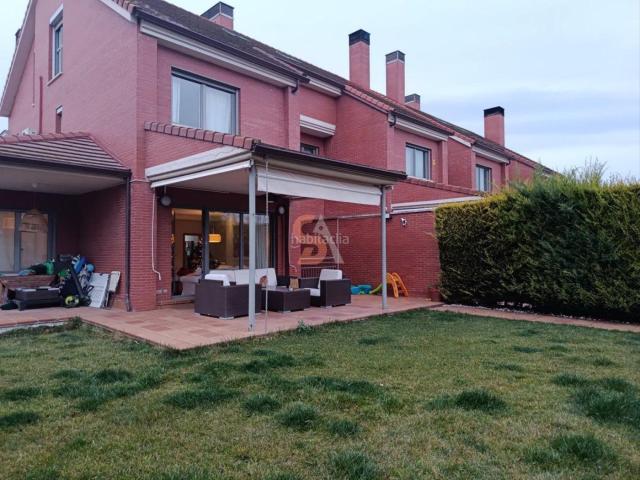 Casa en venta en Simancas. Casa en venta en Entrepinos, 7 dormitorios. Casas.