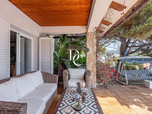 Casa en venta en Sitges, Vallpineda Santa Bàrbara Costa Dorada. Casa de lujo de 315 m2 con piscina en venta en Vallpineda, Sitges. Casas.