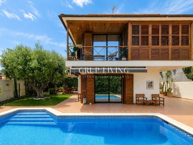 Casa en venta en Sitges, Vallpineda Santa Bàrbara Costa Dorada. EXCLUSIVIDAD, LUZ Y CALIDAD DE VIDA A UN PASO DEL CENTRO DE SITGES. Casas.