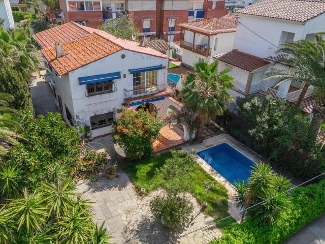 Casa en venta en Sitges, Can Girona Terramar Vinyet Costa Dorada. Casa a reformar en la zona del Vinyet. Sitges. Casas.
