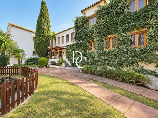 Casa en venta en Sitges, Can Girona Terramar Vinyet Costa Dorada. Casa de lujo de 1294 m2 con piscina y vistas en venta en Terramar, Sitges. Casas.